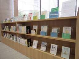 選書ツアー展示コーナー_1