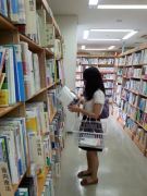 書店内での選書の様子